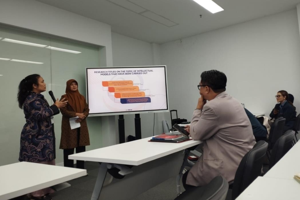 Kuliah Kerja Lapangan Mahasiswa Magister Akuntansi dan PPAK Widyatama ke City University Malaysia